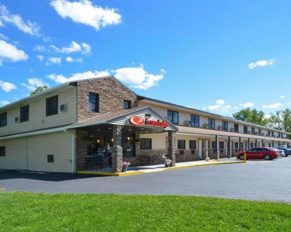 Econo Lodge Rochester image 2