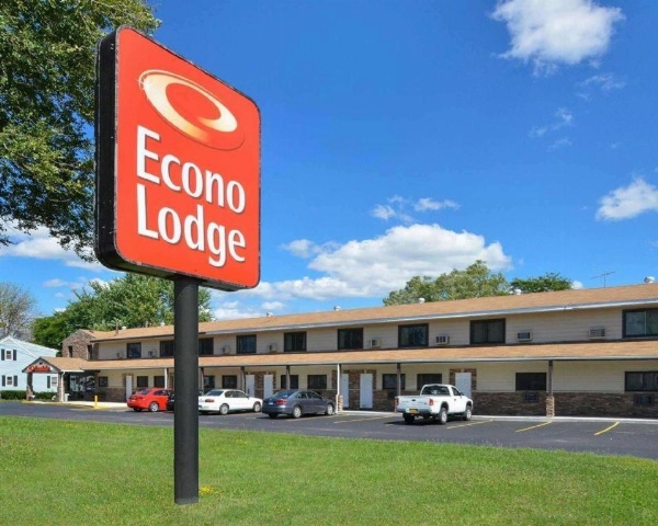 Econo Lodge Rochester image 3
